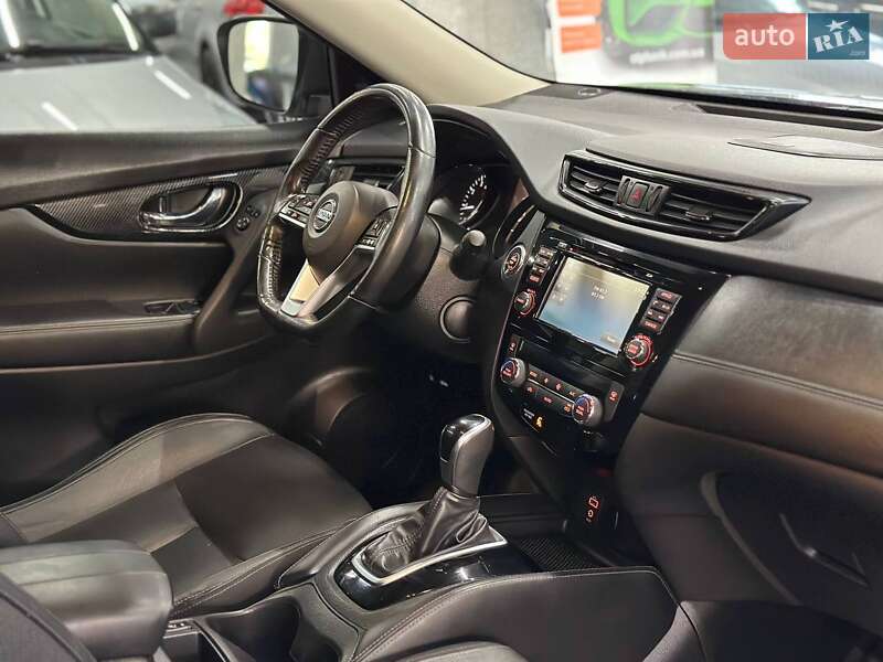 Внедорожник / Кроссовер Nissan Rogue 2017 в Каменском