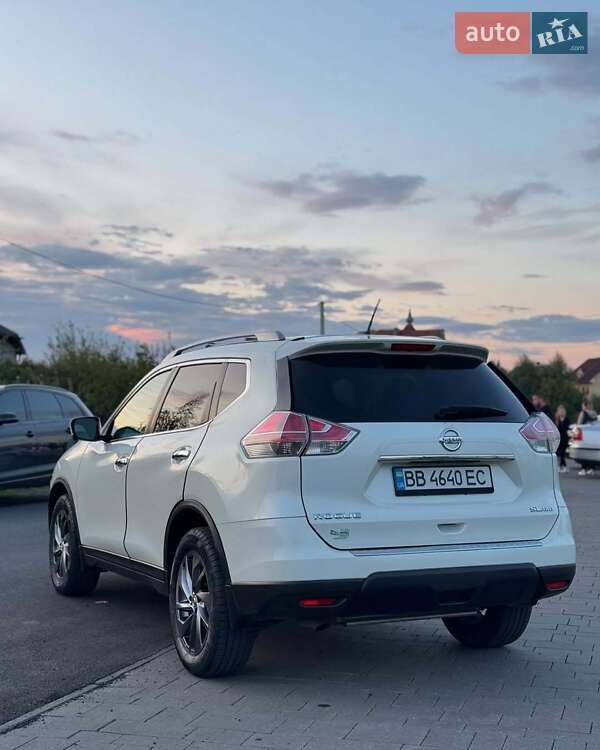 Внедорожник / Кроссовер Nissan Rogue 2015 в Львове