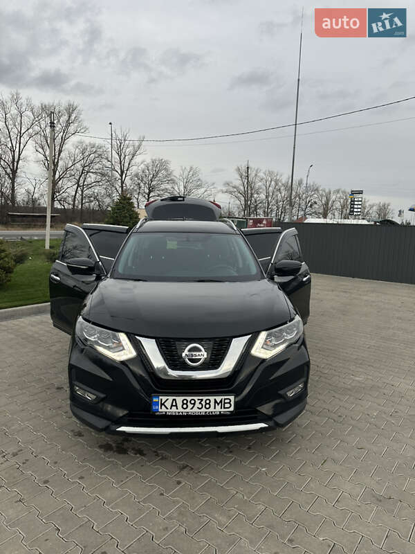 Внедорожник / Кроссовер Nissan Rogue 2017 в Киеве