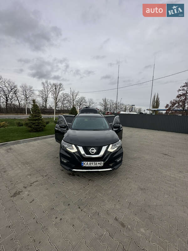 Внедорожник / Кроссовер Nissan Rogue 2017 в Киеве