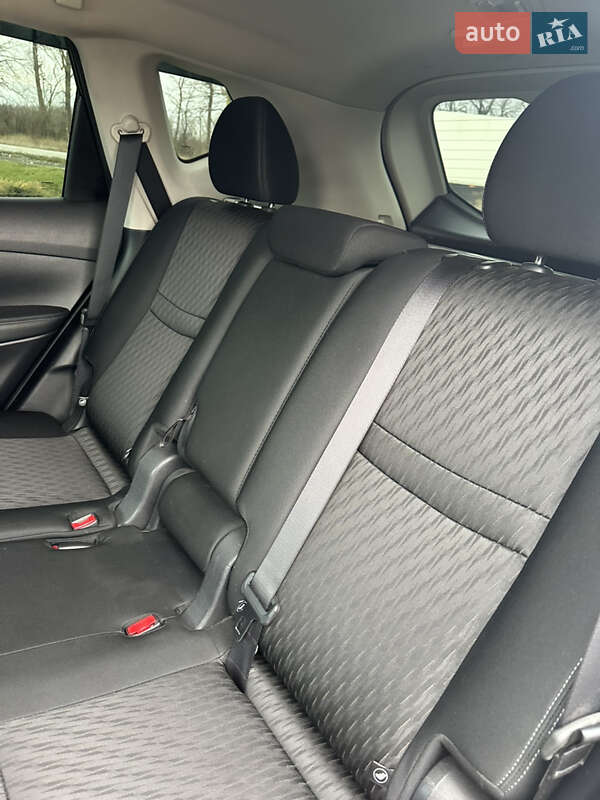 Внедорожник / Кроссовер Nissan Rogue 2017 в Киеве