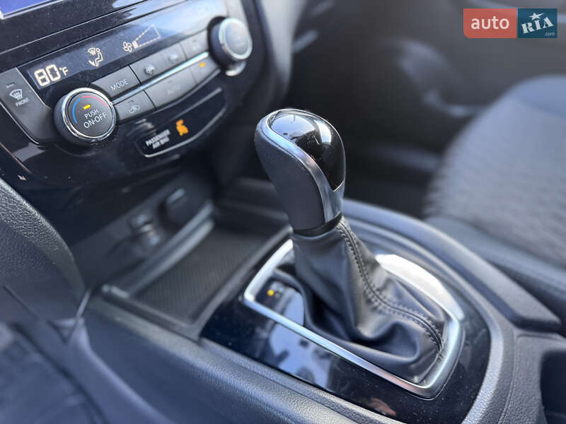 Внедорожник / Кроссовер Nissan Rogue 2017 в Ивано-Франковске