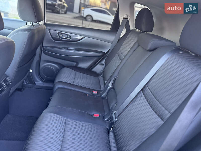 Внедорожник / Кроссовер Nissan Rogue 2017 в Ивано-Франковске