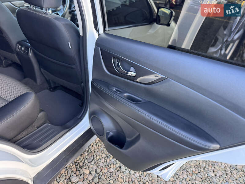 Внедорожник / Кроссовер Nissan Rogue 2017 в Ивано-Франковске