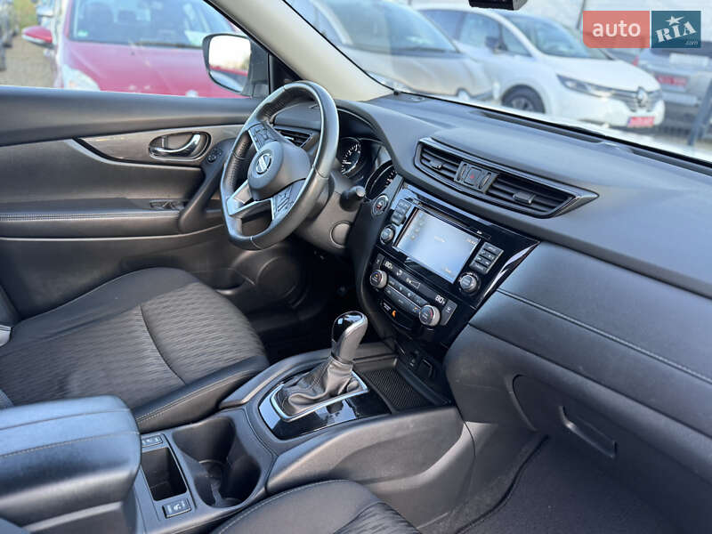 Внедорожник / Кроссовер Nissan Rogue 2017 в Ивано-Франковске