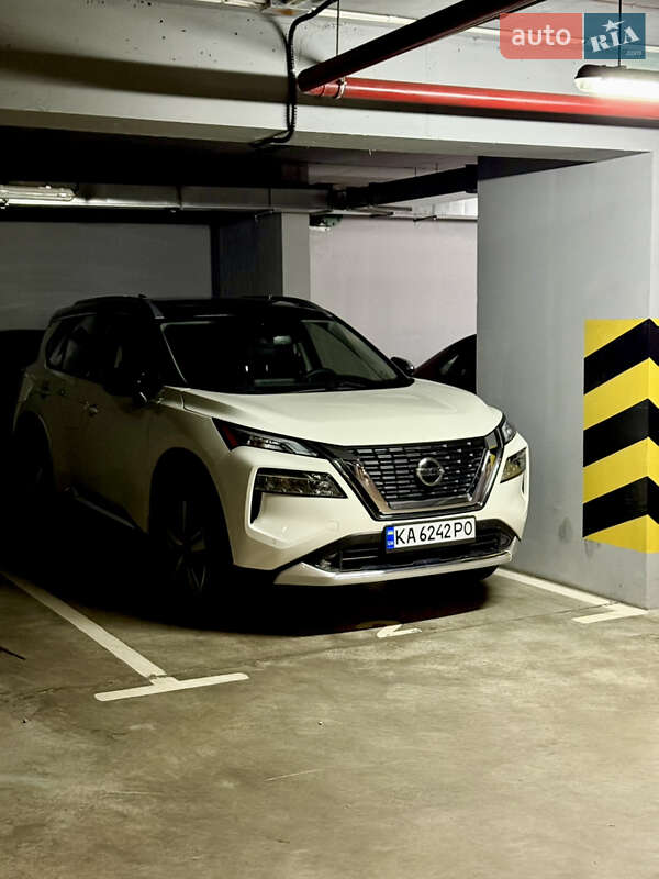 Внедорожник / Кроссовер Nissan Rogue 2021 в Киеве