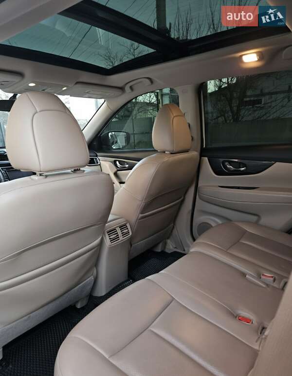 Внедорожник / Кроссовер Nissan Rogue 2015 в Житомире