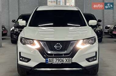 Позашляховик / Кросовер Nissan Rogue 2017 в Кам'янському