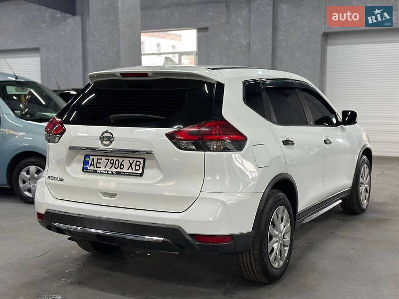 Внедорожник / Кроссовер Nissan Rogue 2017 в Каменском