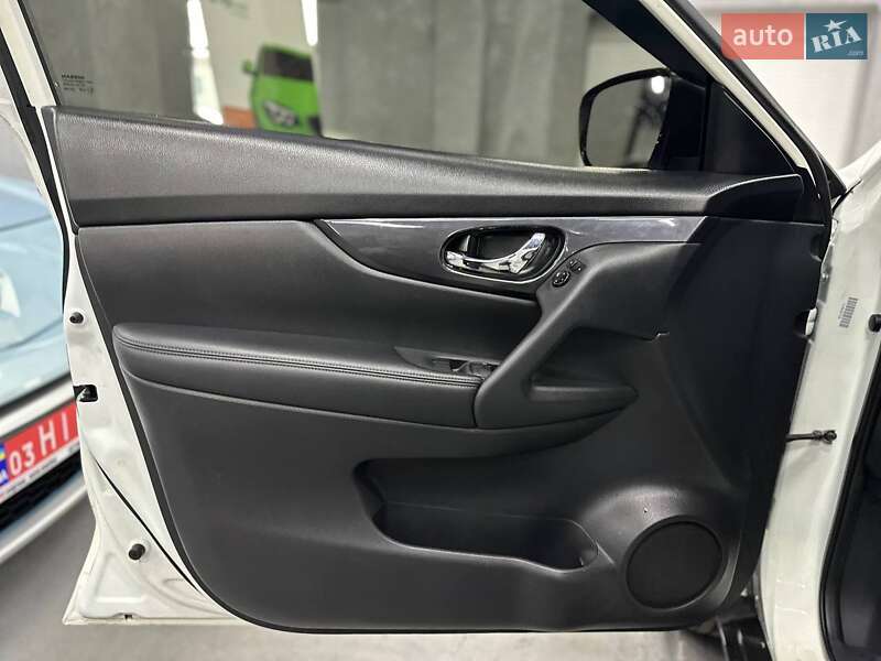 Внедорожник / Кроссовер Nissan Rogue 2017 в Каменском