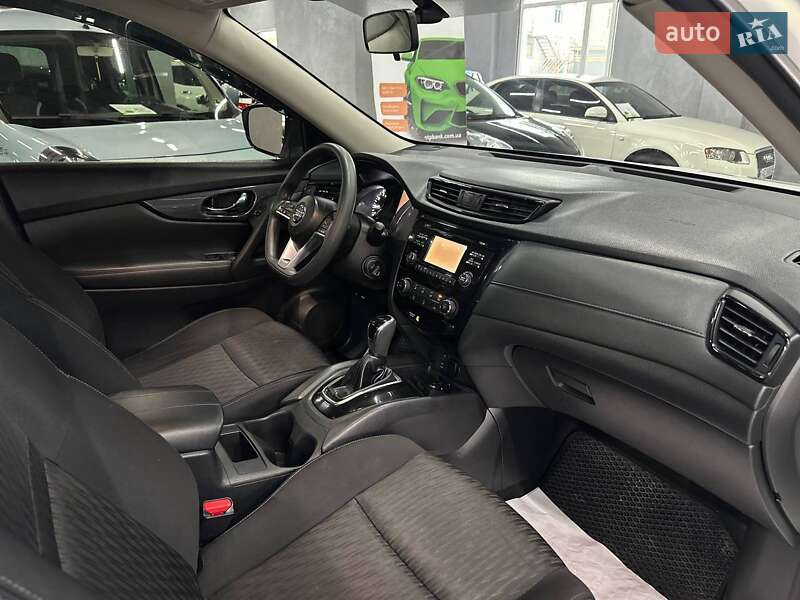 Внедорожник / Кроссовер Nissan Rogue 2017 в Каменском