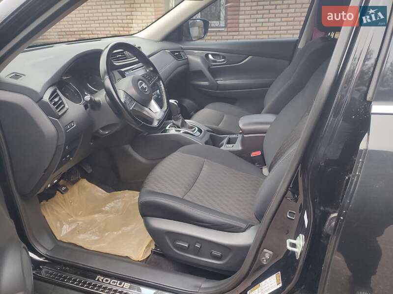 Внедорожник / Кроссовер Nissan Rogue 2017 в Запорожье