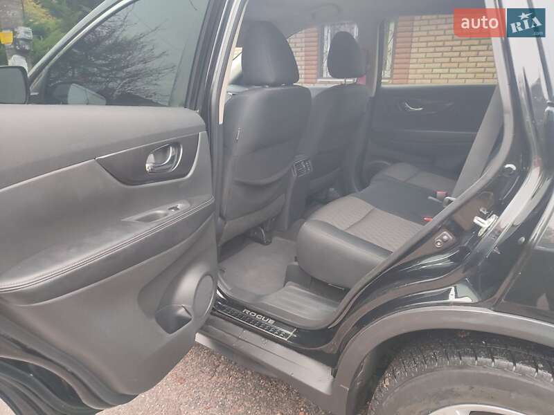 Внедорожник / Кроссовер Nissan Rogue 2017 в Запорожье