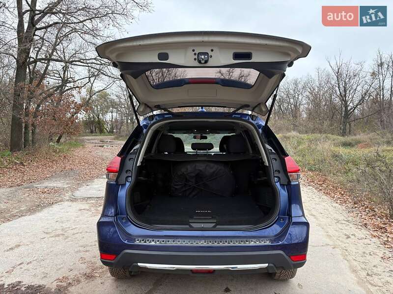 Внедорожник / Кроссовер Nissan Rogue 2016 в Черкассах