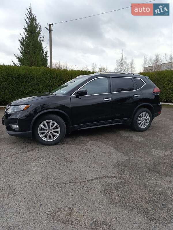 Внедорожник / Кроссовер Nissan Rogue 2019 в Змиеве