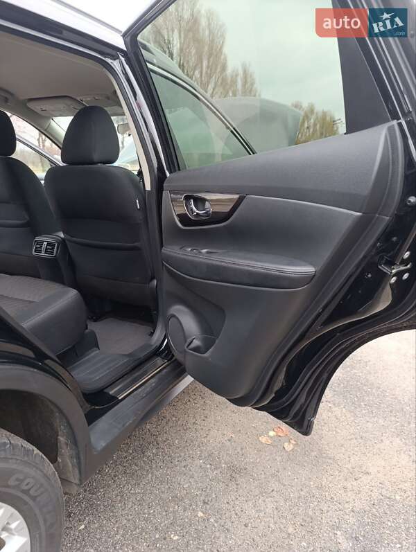 Внедорожник / Кроссовер Nissan Rogue 2019 в Змиеве