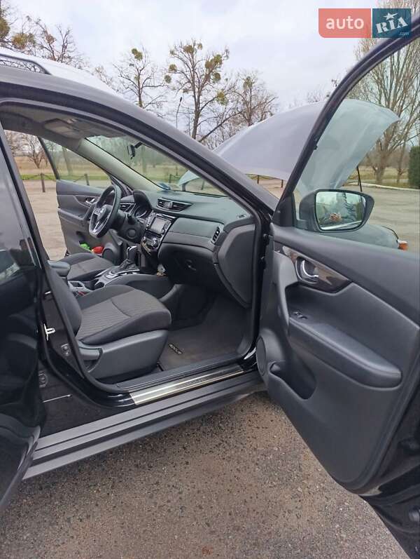 Внедорожник / Кроссовер Nissan Rogue 2019 в Змиеве