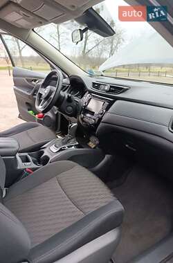 Внедорожник / Кроссовер Nissan Rogue 2019 в Змиеве