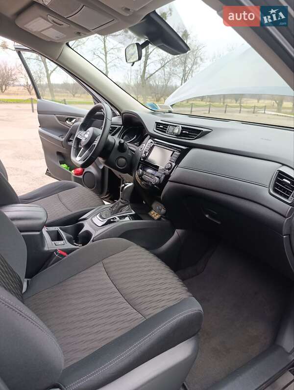 Внедорожник / Кроссовер Nissan Rogue 2019 в Змиеве