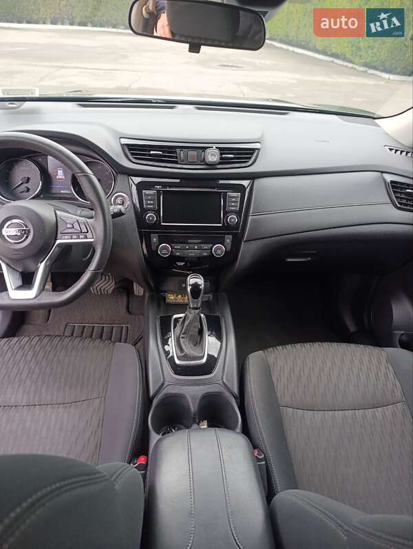 Внедорожник / Кроссовер Nissan Rogue 2019 в Змиеве