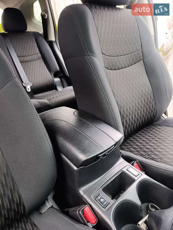 Внедорожник / Кроссовер Nissan Rogue 2019 в Змиеве