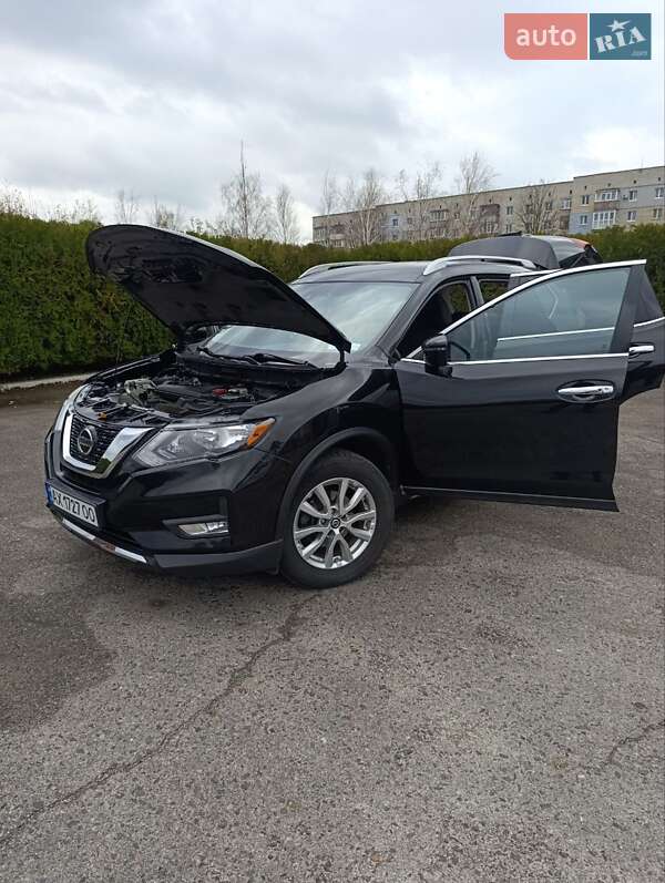Внедорожник / Кроссовер Nissan Rogue 2019 в Змиеве
