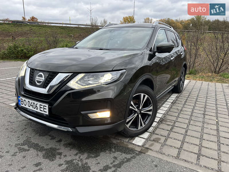 Внедорожник / Кроссовер Nissan Rogue 2017 в Тернополе
