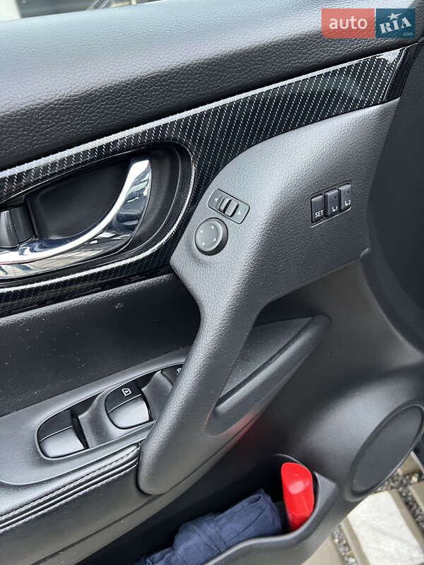 Внедорожник / Кроссовер Nissan Rogue 2017 в Тернополе