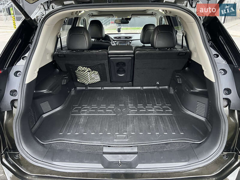 Внедорожник / Кроссовер Nissan Rogue 2017 в Тернополе