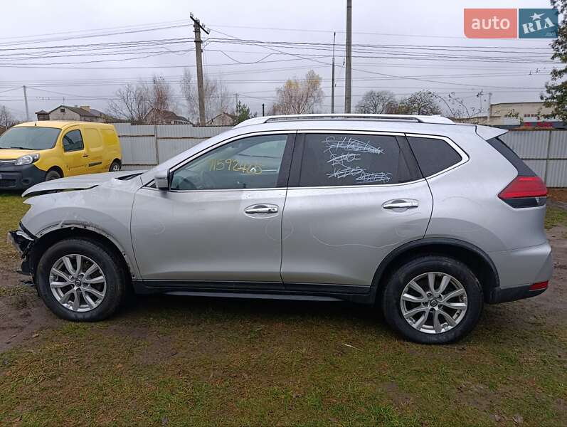 Внедорожник / Кроссовер Nissan Rogue 2017 в Луцке