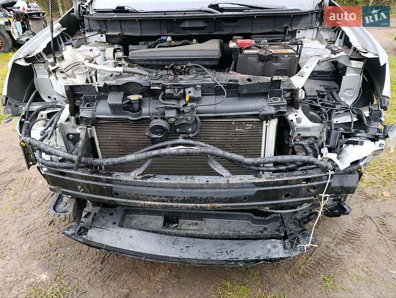 Внедорожник / Кроссовер Nissan Rogue 2017 в Луцке