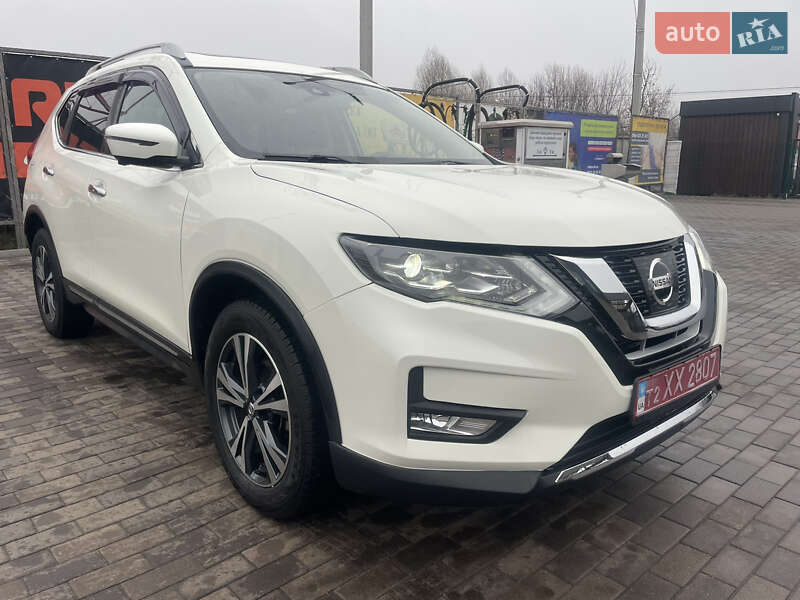 Внедорожник / Кроссовер Nissan Rogue 2017 в Лубнах