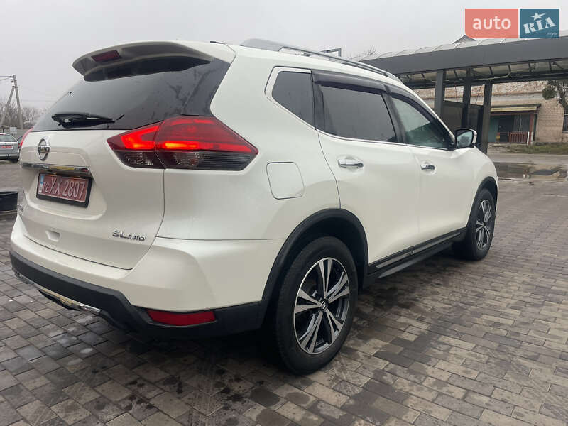 Внедорожник / Кроссовер Nissan Rogue 2017 в Лубнах