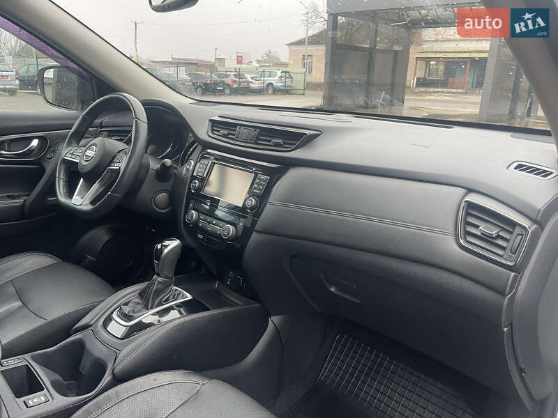 Внедорожник / Кроссовер Nissan Rogue 2017 в Лубнах