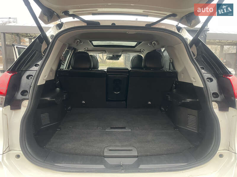 Внедорожник / Кроссовер Nissan Rogue 2017 в Лубнах