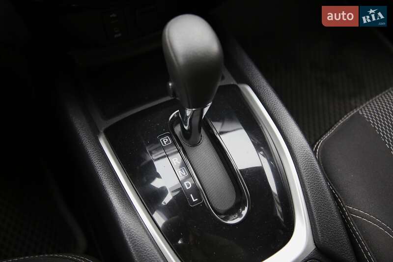 Внедорожник / Кроссовер Nissan Rogue 2015 в Харькове