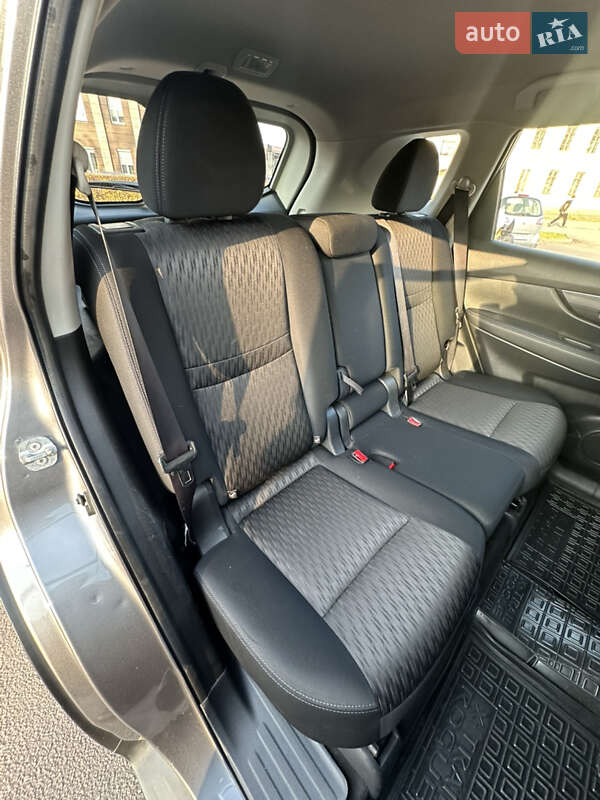 Внедорожник / Кроссовер Nissan Rogue 2016 в Днепре фото 26 Внедорожник / Кроссовер Nissan Rogue 2016 в Днепре