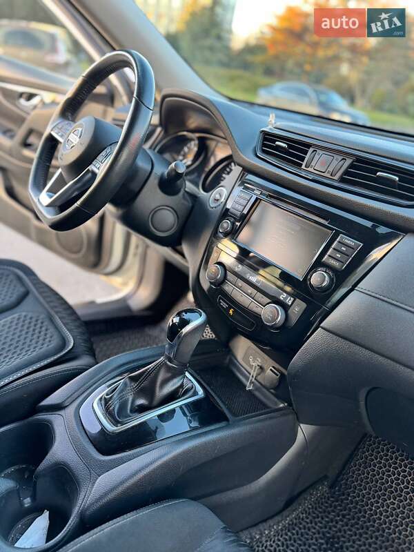 Внедорожник / Кроссовер Nissan Rogue 2017 в Шепетовке