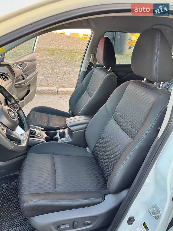 Внедорожник / Кроссовер Nissan Rogue 2017 в Шепетовке