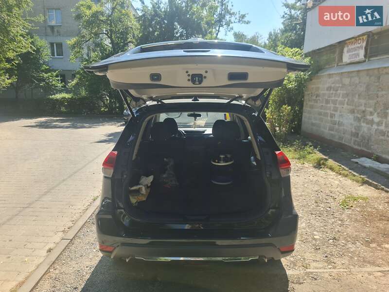 Внедорожник / Кроссовер Nissan Rogue 2018 в Львове