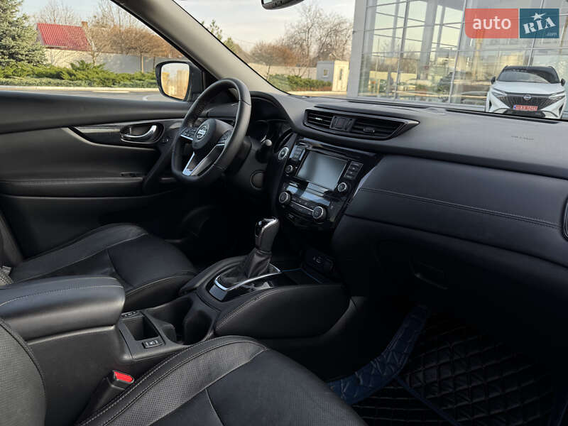 Внедорожник / Кроссовер Nissan Rogue 2018 в Полтаве