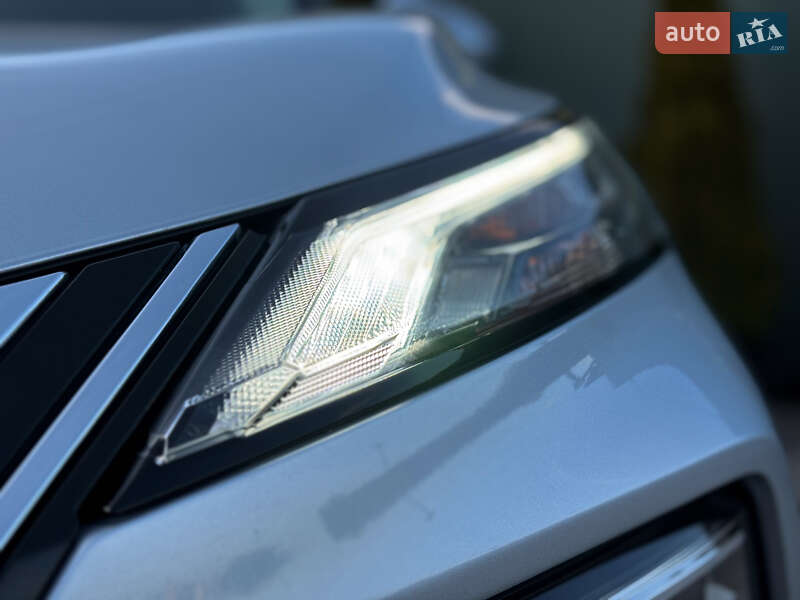 Позашляховик / Кросовер Nissan Rogue 2021 в Одесі