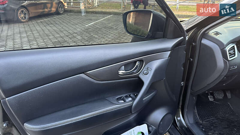 Позашляховик / Кросовер Nissan Rogue 2016 в Павлограді