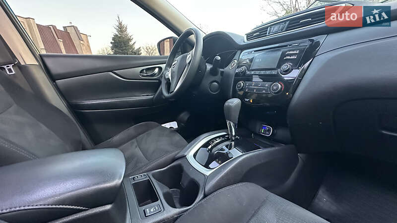 Позашляховик / Кросовер Nissan Rogue 2016 в Павлограді