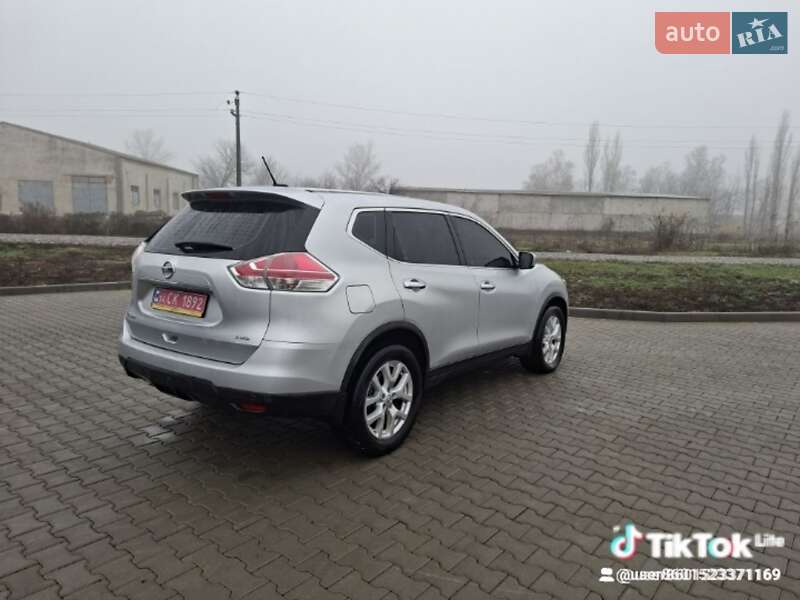 Внедорожник / Кроссовер Nissan Rogue 2015 в Врадиевке