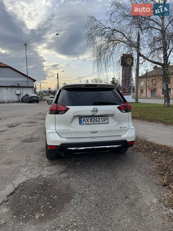 Внедорожник / Кроссовер Nissan Rogue 2017 в Харькове