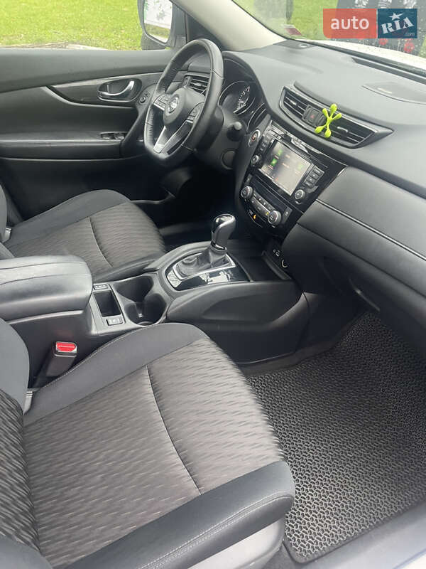 Внедорожник / Кроссовер Nissan Rogue 2018 в Ромнах