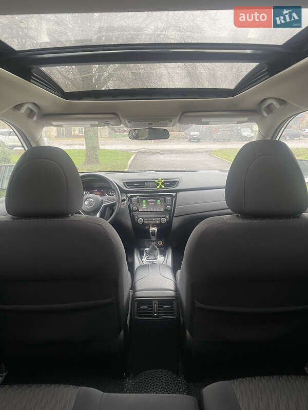 Внедорожник / Кроссовер Nissan Rogue 2018 в Ромнах