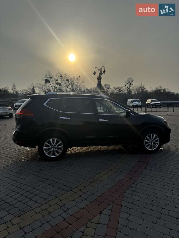 Внедорожник / Кроссовер Nissan Rogue 2017 в Харькове