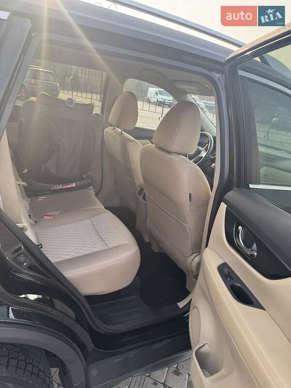 Внедорожник / Кроссовер Nissan Rogue 2017 в Харькове